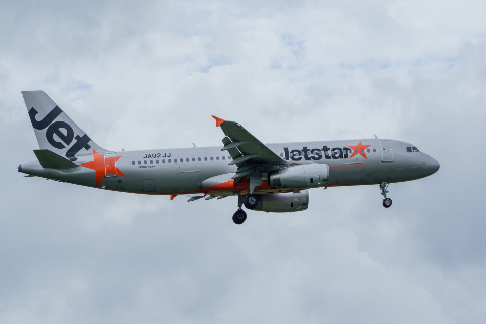 Jetstar Airbus A320  1:200. ジェットスタージャパン Amazon.co.jp: ジェットスター Jetstar AIRBUS A-320 1/200