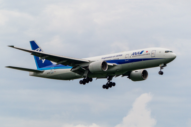 ANA Aviationtag B777-281ER チョッピリコンビ色 1024px-All_Nippon_Airways_B777