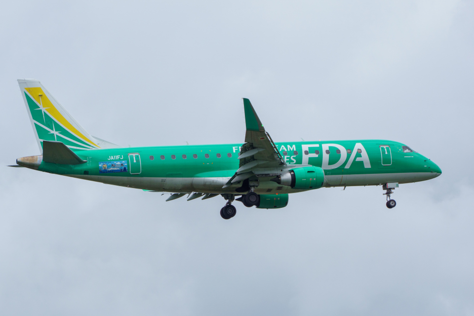 フジドリームエアラインズ ERJ-175 JA10FJ 1/400 フジドリームエアラインズ Embraer 175 JA11FJ 神戸空港 航空