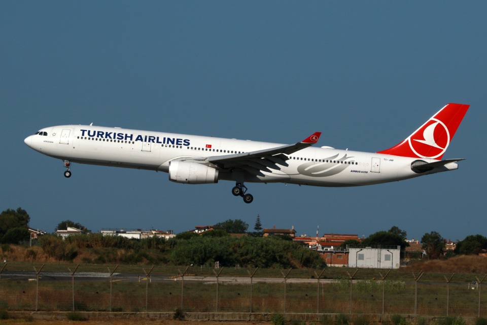 【非売品】TURKISH AIRLINES / ターキッシュ｜A330-300 mqdefault.jpg