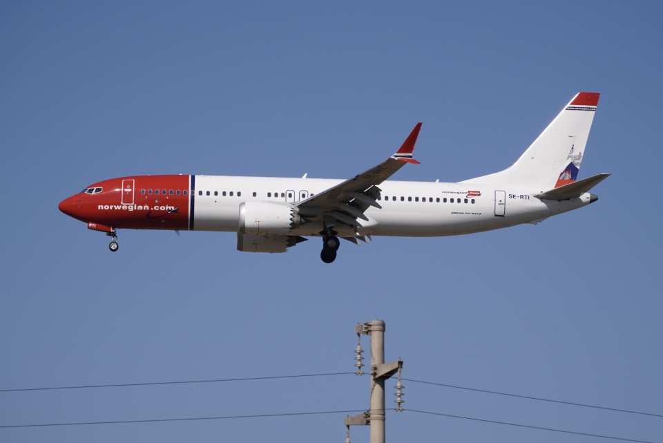 1/200　ノルウェー航空 Boeing 737 MAX 8 1/200 ノルウェー航空 Boeing 737 MAX 8 Amazon.co.jp: 1:200