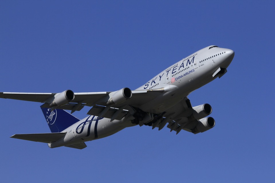 1/400  トランスアエロ航空　Ｂ７４７－４００　チャイルド・メディカル～ Amazon.co.jp: 航空機 1/150 スケール 47 センチメートル飛行機
