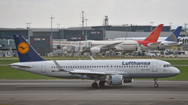 ロンドン・ヒースロー空港 - London Heathrow Airport [LHR/EGLL]で撮影されたロンドン・ヒースロー空港 - London Heathrow Airport [LHR/EGLL]の航空機写真