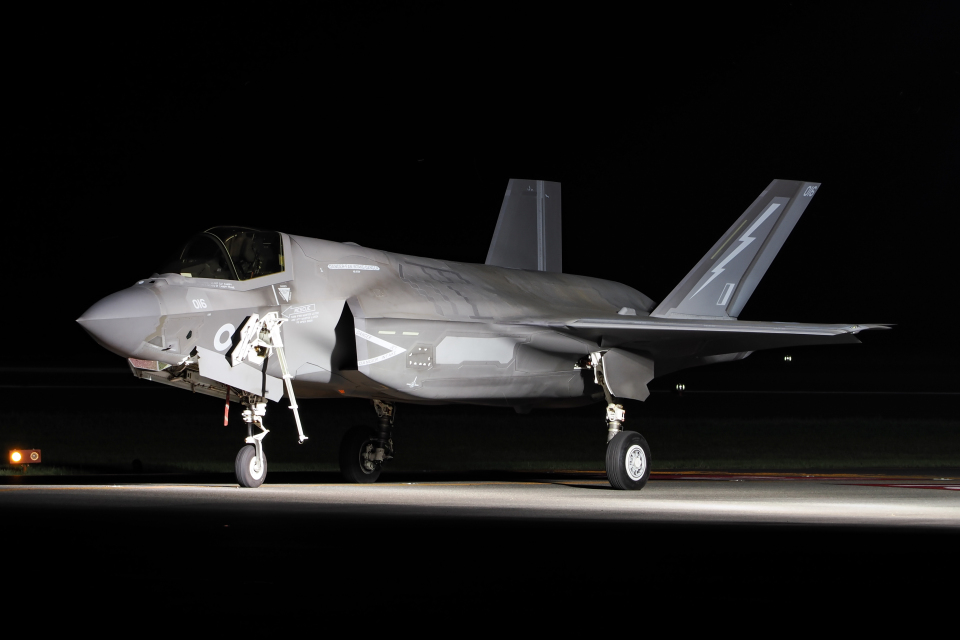 【レア品 カナダ仕様】F-35 ロッキード・マーティン ピンバッジ 48226 ロッキード マーティン F-22 ラプター Pt.2 | カラカル