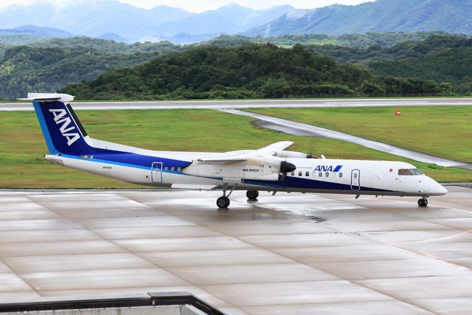 ANA全日空 DHC-8-402Q JA855A 1/400 ANA DeHaviland DHC-8 Q-400 JA855A 1:200 Scale ezToys