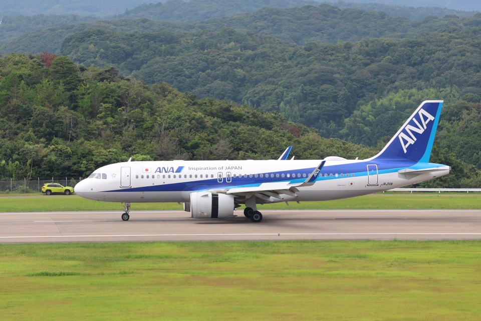 航空機・ヘリコプター ANA A320neo JA211A ファイル:ANA A320neo (JA211A).jpg - Wikipedia