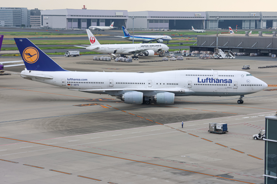 航空機・ヘリコプター Lufthansa B747-8 D-ABYG Lufthansa 747-8 (D-ABYG) - 747 - iniBuilds Forum