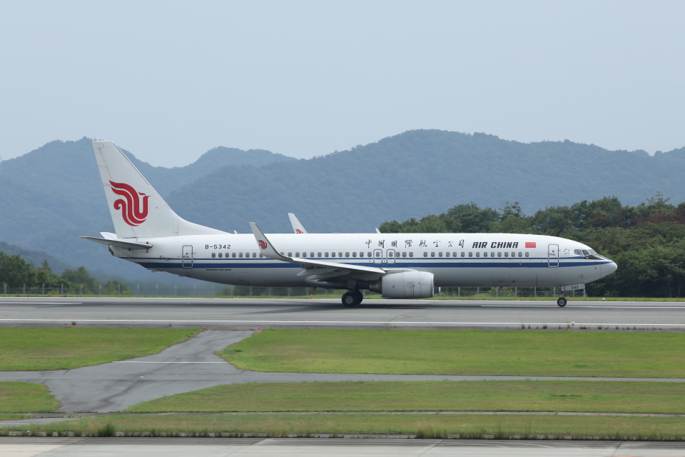 中国国際航空 Boeing 737-800 B-5342 広島空港 航空フォト | by