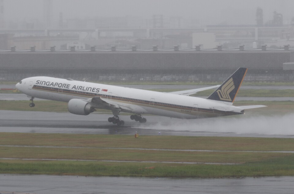シンガポール航空 Boeing 777-300 9V-SWZ 羽田空港 航空フォト
