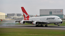 flytaka78さんが、ロンドン・ヒースロー空港で撮影したカンタス航空 A380-842の航空フォト（飛行機 写真・画像）
