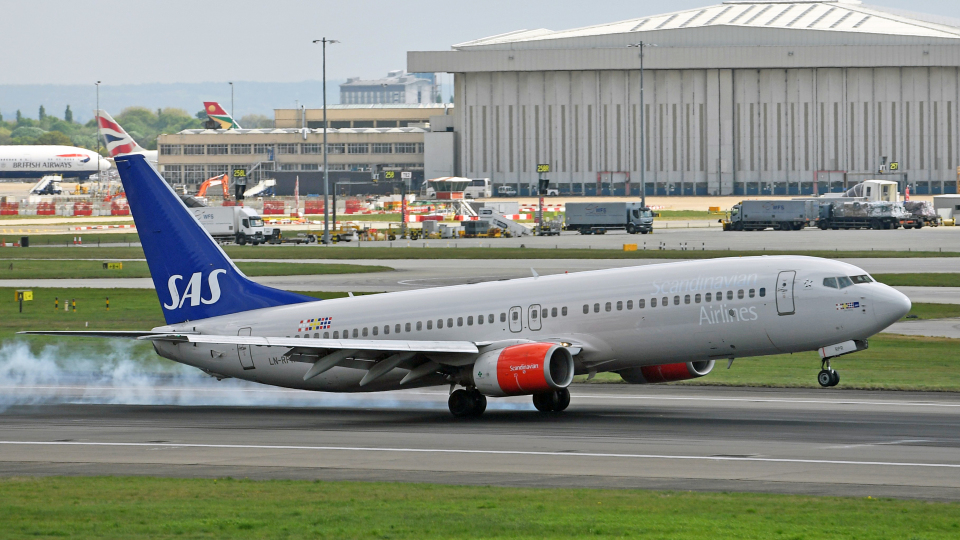 スカンジナビア航空 737-800 LN-RRE 1/400 スカンジナビア航空 737-800 LN-RRE 1/400割引