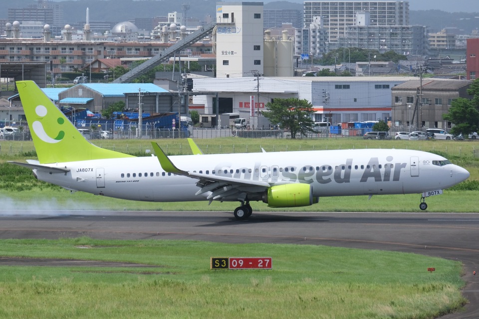 そら ソラシド エア Boeing 737-800 JA807X 宮崎空港 航空フォト | by