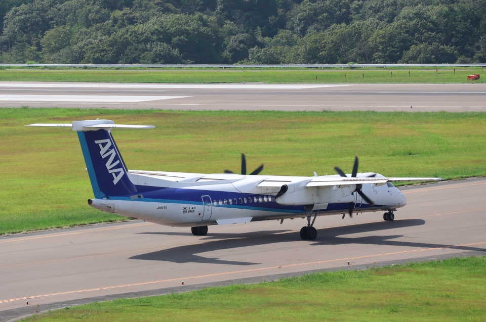 DHC-8-400 JA845A　未開封品 激レア ANA. DHC-8-400 1/200 JA845A モデルプレーン 模型