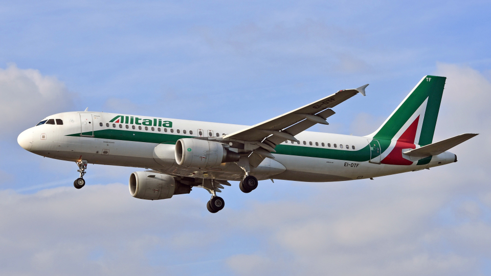アリタリア航空 Airbus A320 EI-DTF ロンドン・ヒースロー空港