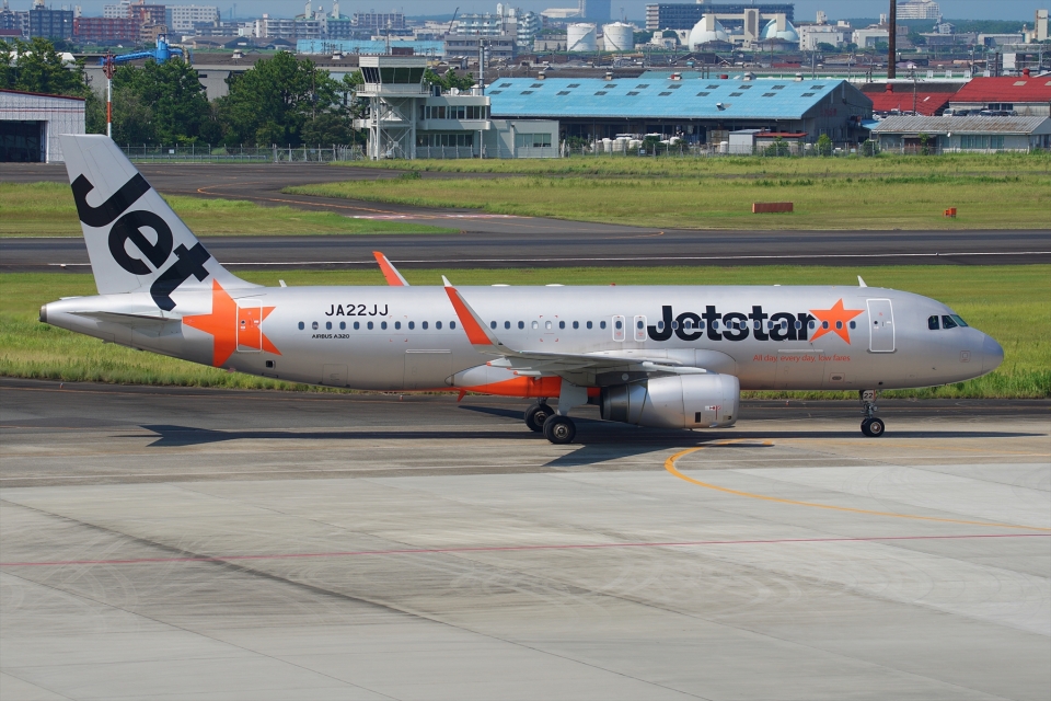 ジェットスター・ジャパン Airbus A320 JA22JJ 宮崎空港 航空