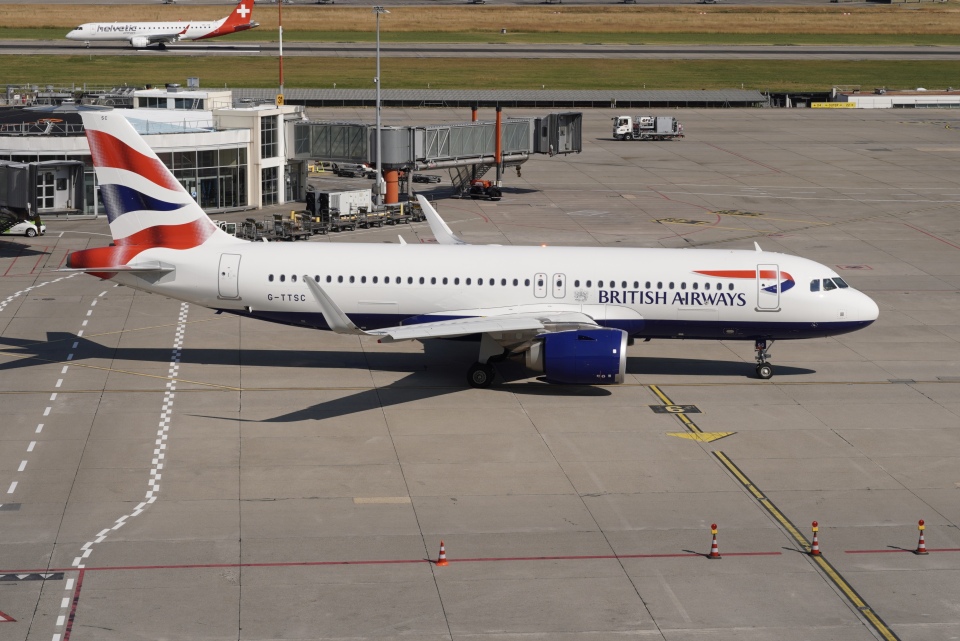 ブリティッシュエアウェイズ A320 ブリティッシュ・エアウェイズ Airbus A320 G-EUUH ロンドン