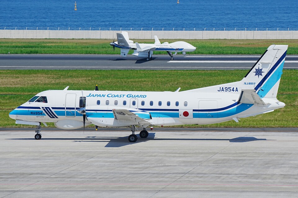 海上保安庁 Saab 340 JA954A 北九州空港 航空フォト | by