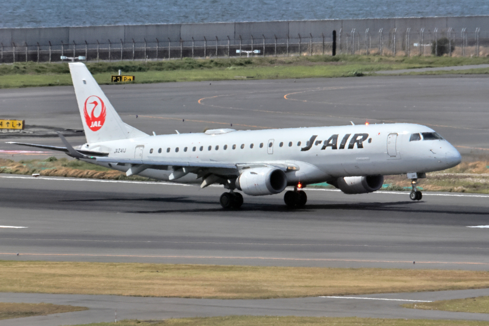 ジェイエア Embraer 190 JA241J 羽田空港 航空フォト | by CL&CL