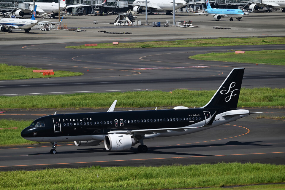 スターフライヤー Airbus A320neo JA28MC 羽田空港 航空フォト