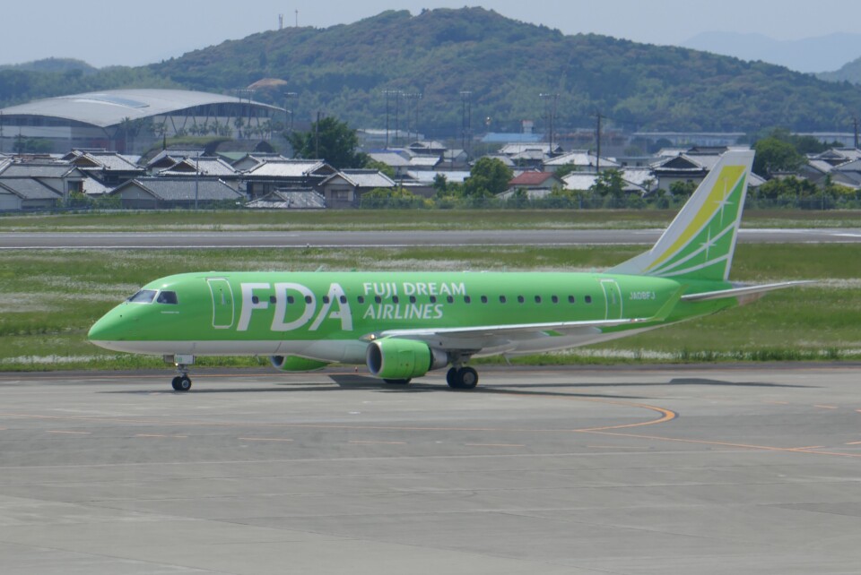 フジドリームエアラインズ ERJ-175 JA10FJ 1/400 フジドリームエアラインズ Embraer 175 JA08FJ 高知空港 航空