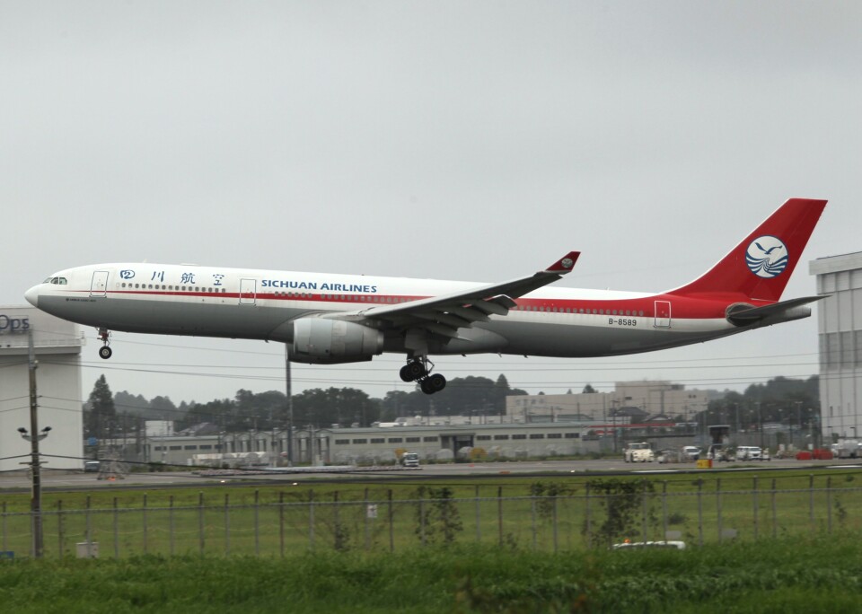 四川航空 Airbus A330-300 B-8589 成田国際空港 航空フォト | by