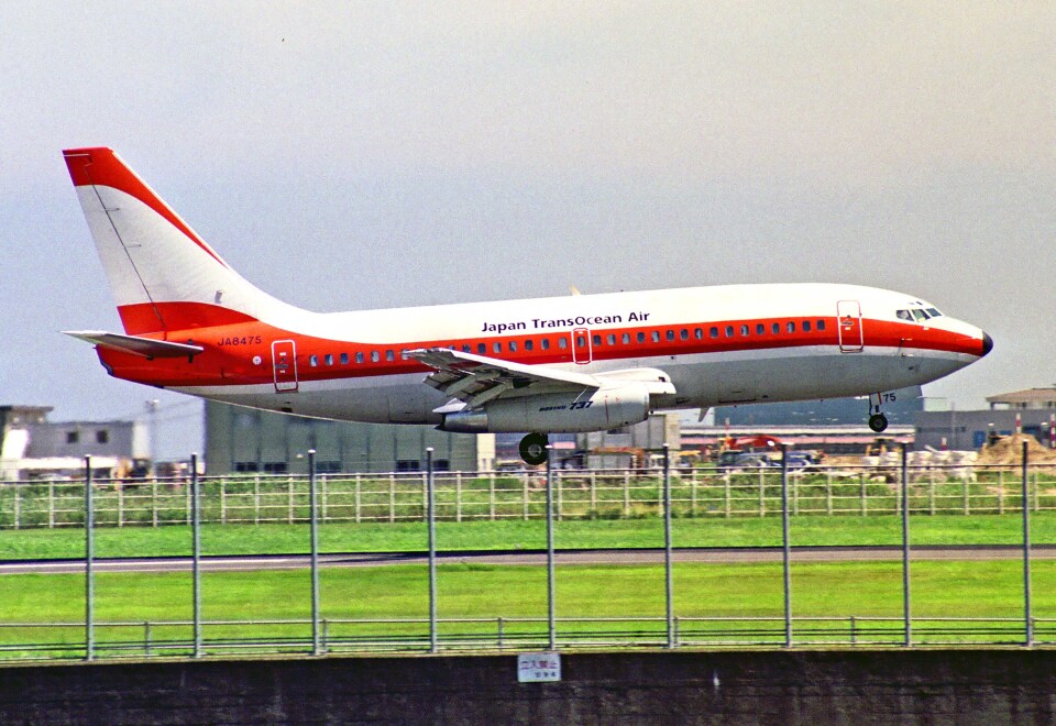 日本トランスオーシャン航空 Boeing 737-200 JA8475 羽田空港