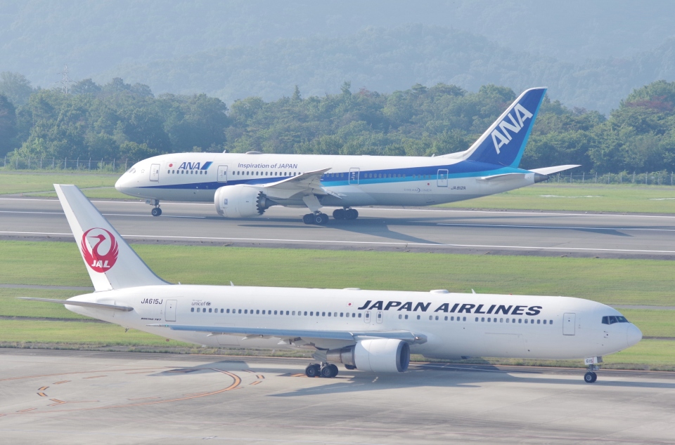 日本航空 Boeing 767-300 JA615J 広島空港 航空フォト | by みど