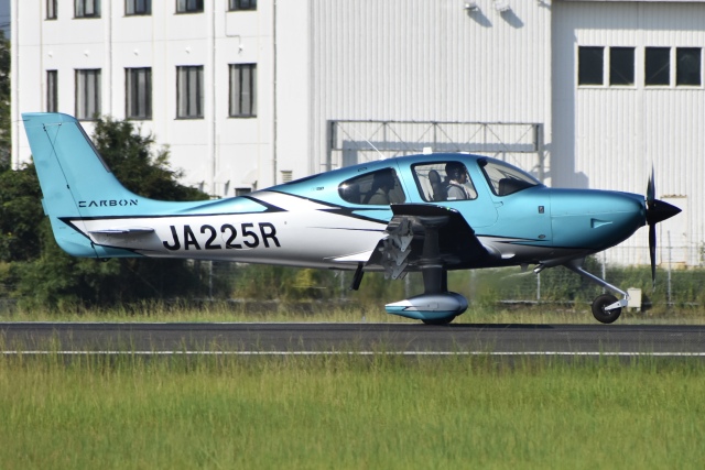 シーラスSR22 電動　完成機 Yahoo!オークション - シーラス「CIRRUS SR22」 電動スケール機