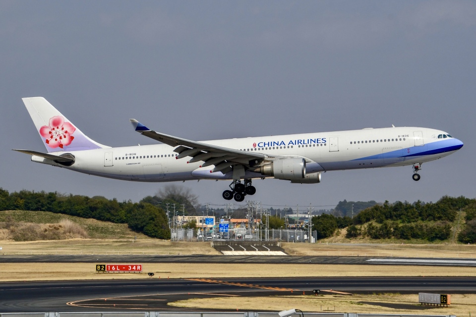 A330-300  CHINA AIRLINES チャイナ エアライン　エアバス チャイナエアライン Airbus A330-300 B-18359 羽田空港 航空