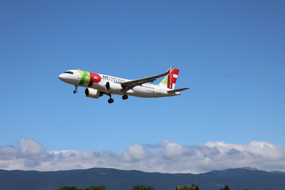 TAPポルトガル航空 A320 CS-TNC 1/200 お取り寄せ商品】1/200 A320 TAPポルトガル航空 CS-TNC