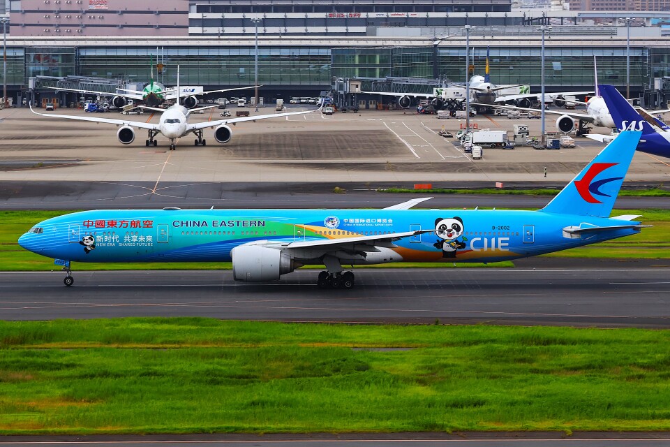 中国東方航空Boeing777-300ER 中国東方航空 Boeing 777-300 B-2002 羽田空港 航空フォト | by