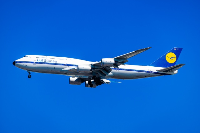 矢塚秀さんが、羽田空港で撮影したルフトハンザドイツ航空 747-830の航空フォト（飛行機 写真・画像）