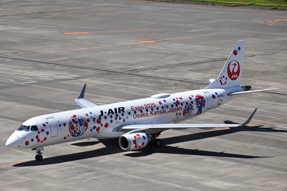 航空機・ヘリコプター J-AIR EMBRAER190 416b7HIOdTL._UF350,350_QL50_.jpg