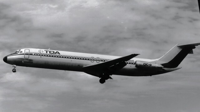 TDA 東亜国内航空　社章 Yahoo!オークション - TDA 東亜国内航空 広告 ポスター エアバス