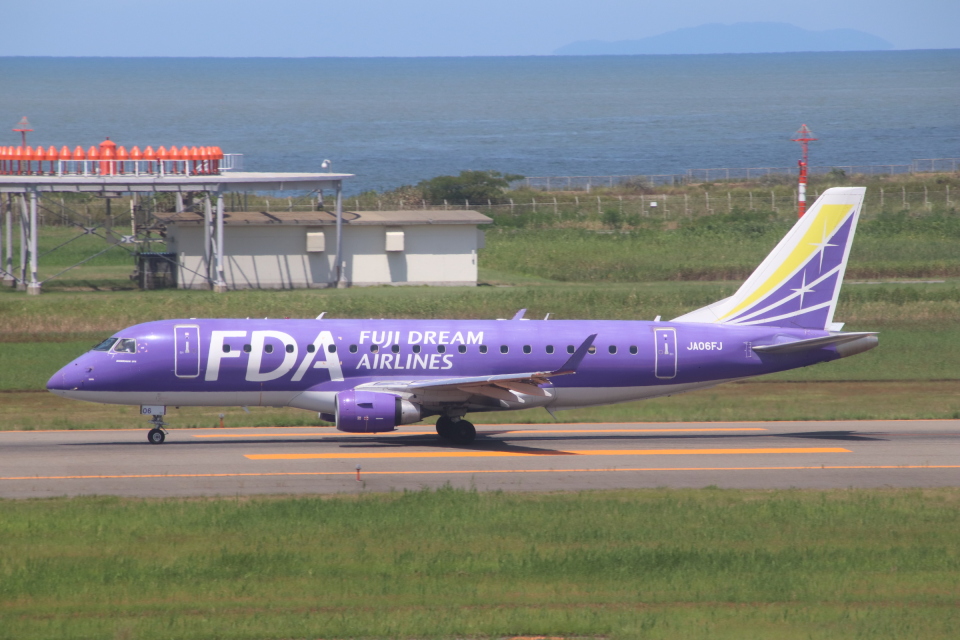 フジドリームエアラインズ Embraer 175 JA06FJ 新潟空港 航空
