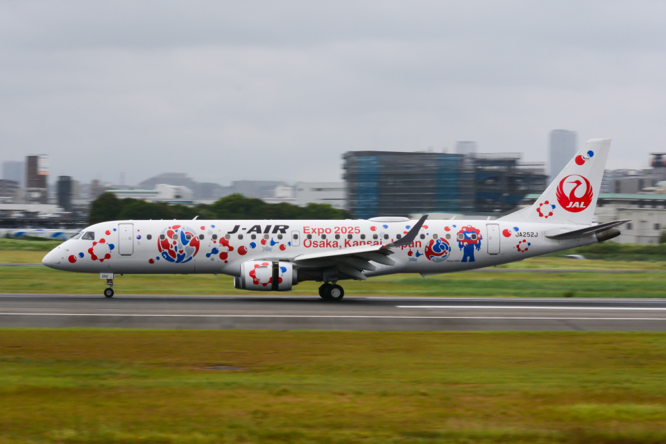 J-AIR JAL EMBRAER 190 日本航空 JA252J JC ジェイエア Embraer 190 JA252J 羽田空港 航空フォト | by せと