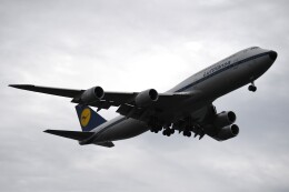 60周年レトロ」特別塗装機 ルフトハンザドイツ航空 (747-8 | D