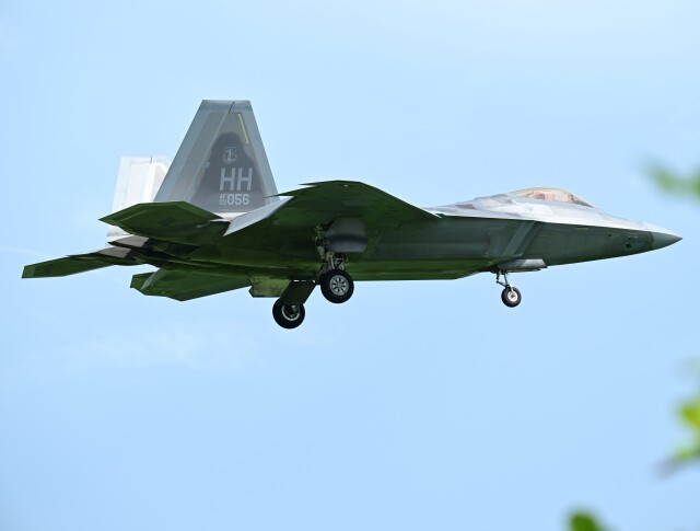 オカリンさんが、嘉手納飛行場で撮影したアメリカ空軍 F-22A Raptorの航空フォト（飛行機 写真・画像）