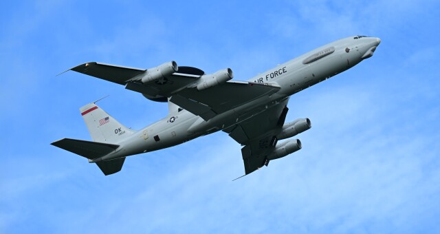 オカリンさんが、嘉手納飛行場で撮影したアメリカ空軍 E-3B Sentry (707-300)の航空フォト（飛行機 写真・画像）