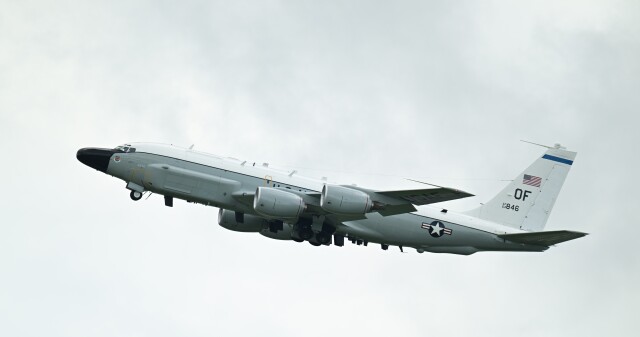オカリンさんが、嘉手納飛行場で撮影したアメリカ空軍 RC-135V  Rivet Joint (739-445B)の航空フォト（飛行機 写真・画像）