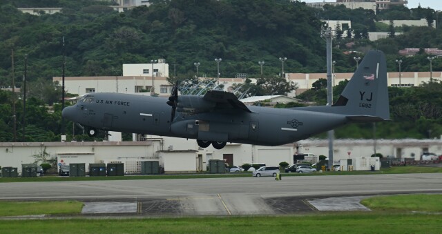 オカリンさんが、嘉手納飛行場で撮影したアメリカ空軍 C-130J-30 Herculesの航空フォト（飛行機 写真・画像）