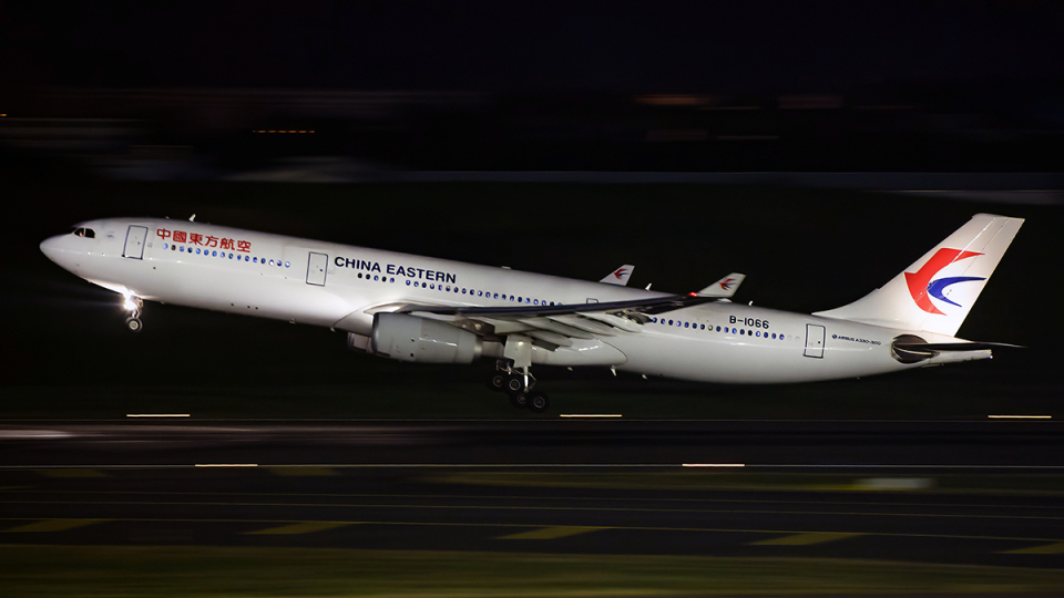 中国東方航空 Airbus A330-300 B-1066 台湾桃園国際空港 航空