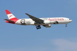 青春の１ページさんが、成田国際空港で撮影したオーストリア航空 777-2Q8/ERの航空フォト（飛行機 写真・画像）