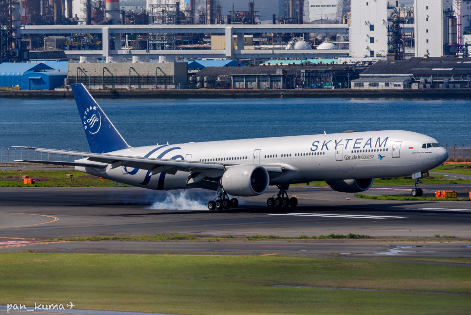 ガルーダ・インドネシア航空 Boeing 777-300 PK-GII 羽田空港