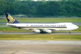 1/400 シンガポール航空　B747-400F ⭐️シンガポール航空 ⭐️B747-400 (1000機目) - メルカリ