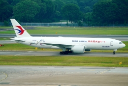 SFJ_capさんが、シンガポール・チャンギ国際空港で撮影した中国貨運航空 777-Fの航空フォト（飛行機 写真・画像）
