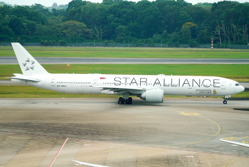 シンガポール航空 Boeing 777-300 9V-SWJ シンガポール