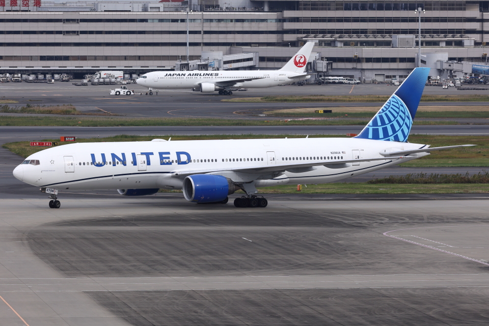 ユナイテッド航空 Boeing 777-200 N206UA 羽田空港 航空フォト