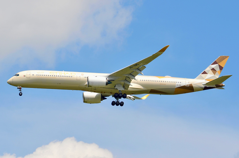 エディハド航空A350-1000 50周年記念塗装機 Phoenix A350-1000 エティハド航空 特別塗装 「UAE建国50周年