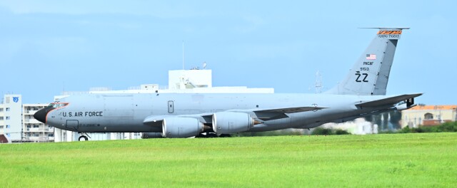 オカリンさんが、嘉手納飛行場で撮影したアメリカ空軍 KC-135R Stratotanker (717-148)の航空フォト（飛行機 写真・画像）